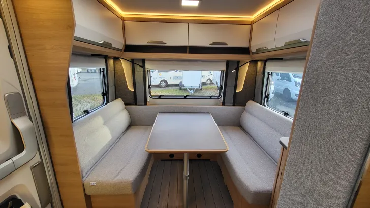 Sitzgruppe Knaus Südwind 460 EU Black Selection