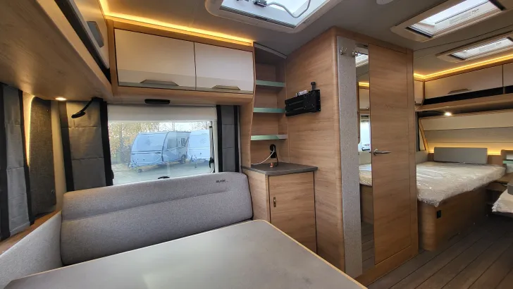 Weitere Sitzgruppe Knaus Südwind 460 EU Black Selection