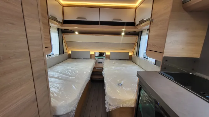 Betten Knaus Südwind 460 EU Black Selection