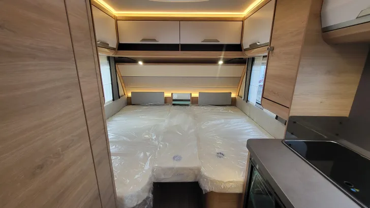 Etagenbetten Knaus Südwind 460 EU Black Selection