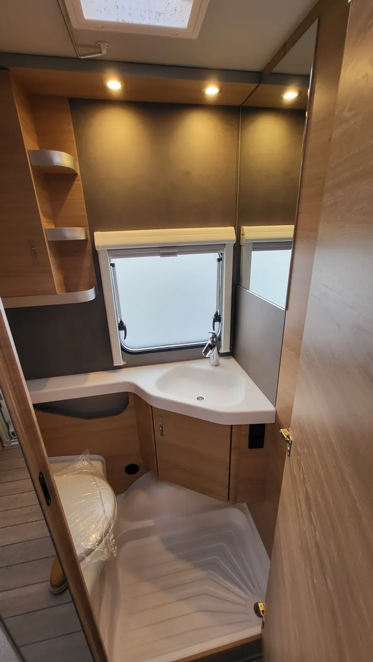 Toilette Knaus Südwind 460 EU Black Selection