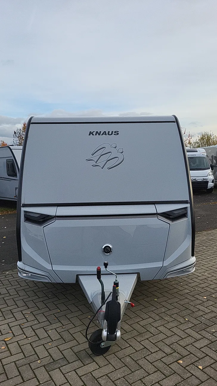 Frontal Vorne Knaus Südwind 500 EU Black Selection