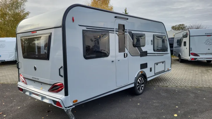 Schräg Hinten Knaus Südwind 500 EU Black Selection