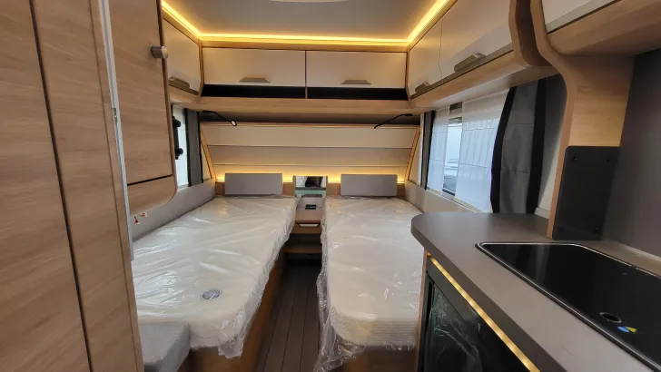 Etagenbetten Knaus Südwind 500 EU Black Selection