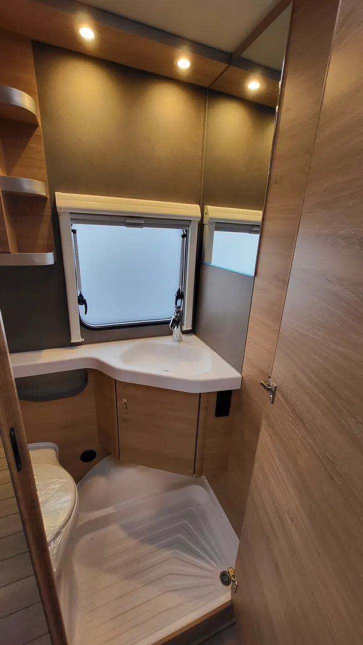 Toilette Knaus Südwind 500 EU Black Selection