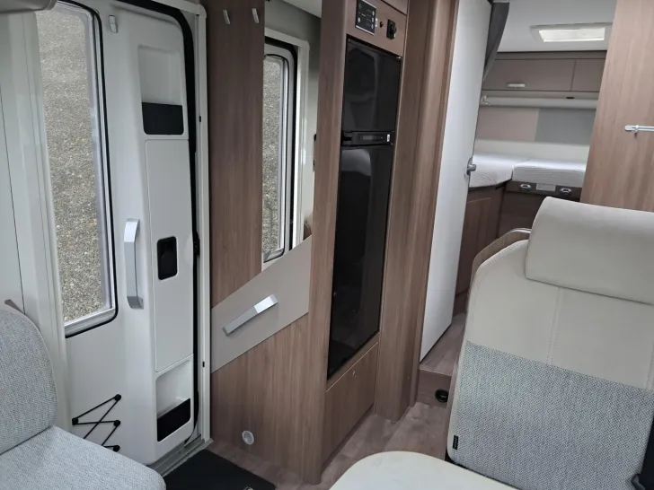 Fahrzeugbild Carado T 447 Pro+ Hubbett, Fahrradträger, Infotainer #9