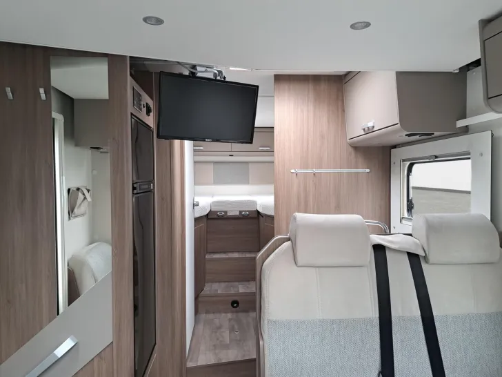 Fahrzeugbild Carado T 447 Pro+ Hubbett, Fahrradträger, Infotainer #15