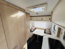 Sicht vorne-hinten Adria Aviva 360 DK 2027 * Autark Vorb. * Fliegens