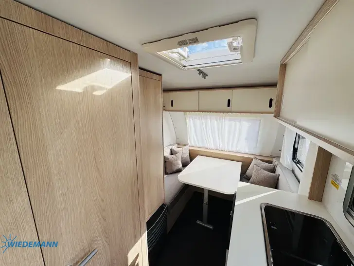 Sicht vorne-hinten Adria Aviva 360 DK 2027 * Autark Vorb. * Fliegens