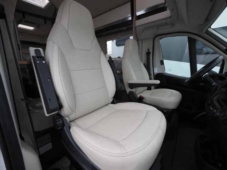 Fahrzeugbild Laika ECOVIP L 3009, Exclusives Leder, 180 PS Aut. #9