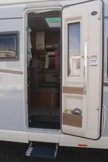 Fahrzeugbild Carthago c-compactline I 143 Superlightweight aus 1. Hand mit Bugschränken #64