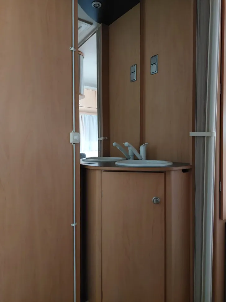 Fahrzeugbild Delta Euroliner 3900 FB #4