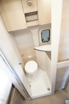 Bild 14 Bürstner Lineo C 590 AUTOMATIK / AHK