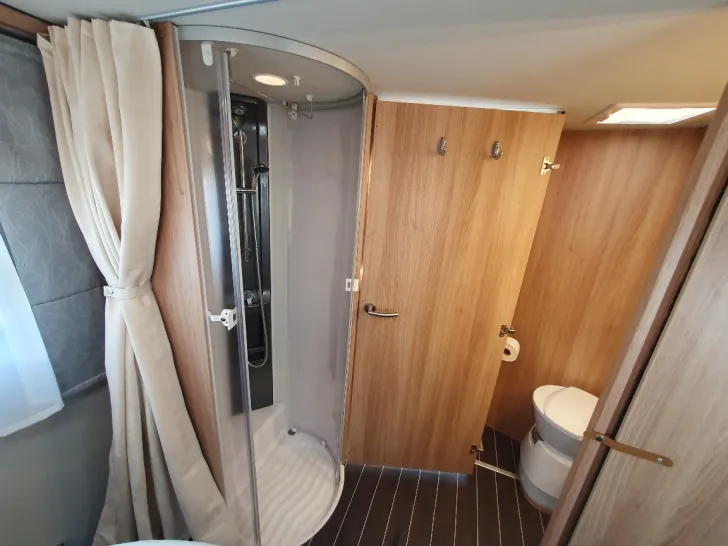 Fahrzeugbild Knaus Sky TI 700 MX Platinum Selection Queensbett #12