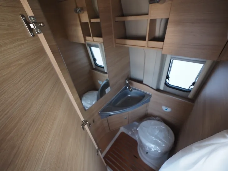 Fahrzeugbild Roadcar R 540, Aufstelldach, Markise, D-Heiz., 2. Batt. #10