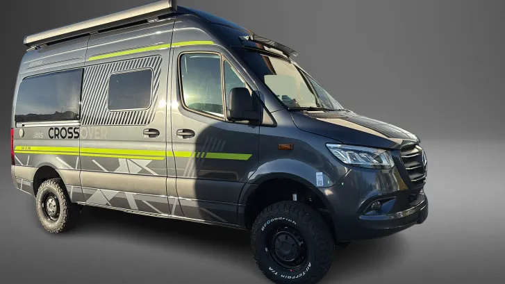 Schräg Vorne Hymer Camper Van Grand Canyon S CrossOver Sofort verfügbar