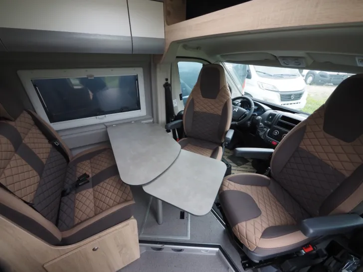 Fahrzeugbild Clever Vario Kids, D+E Heizung, Schwenkbad, Gr. Kühl #4