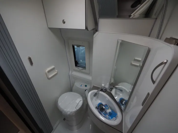 Fahrzeugbild Clever Vario Kids, D+E Heizung, Schwenkbad, Gr. Kühl #12