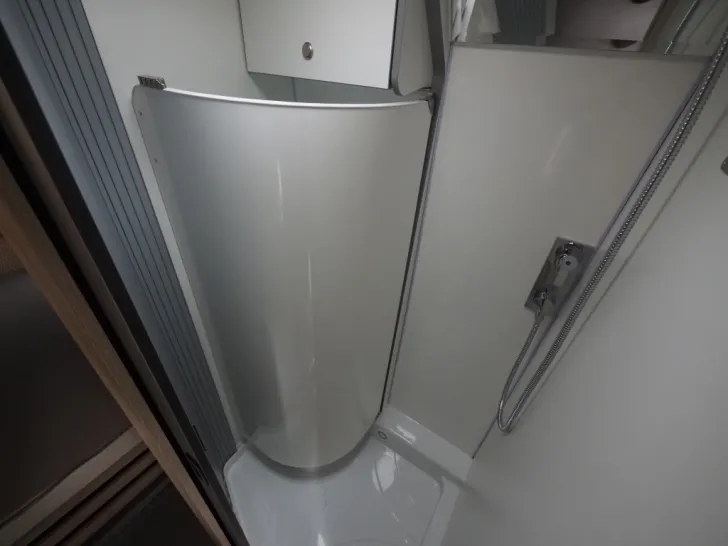 Fahrzeugbild Clever Vario Kids, D+E Heizung, Schwenkbad, Gr. Kühl #13