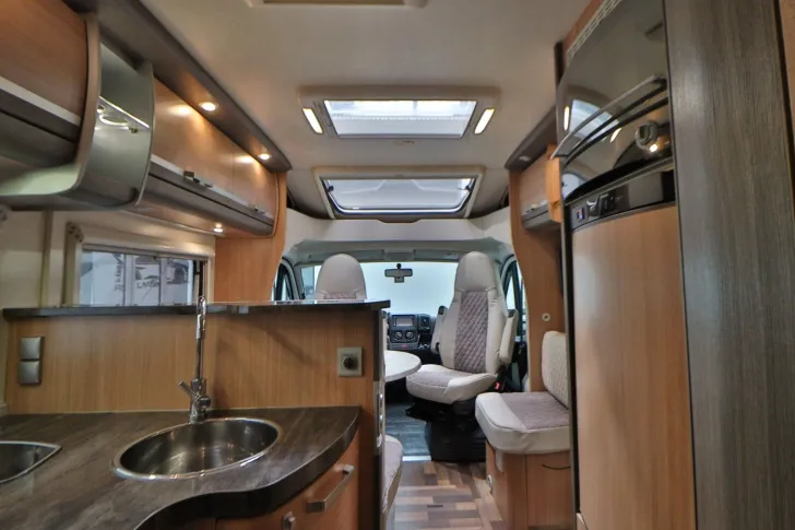Fahrzeugbild Knaus Sun TI 700 MEG / Automatik / Einzelbetten #9