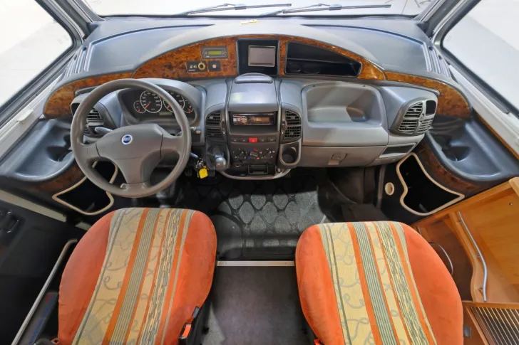 Fahrzeugbild Eura Mobil I 630 HB/Festbett+Hubbett/Klima/Solar/dop.Boden #6