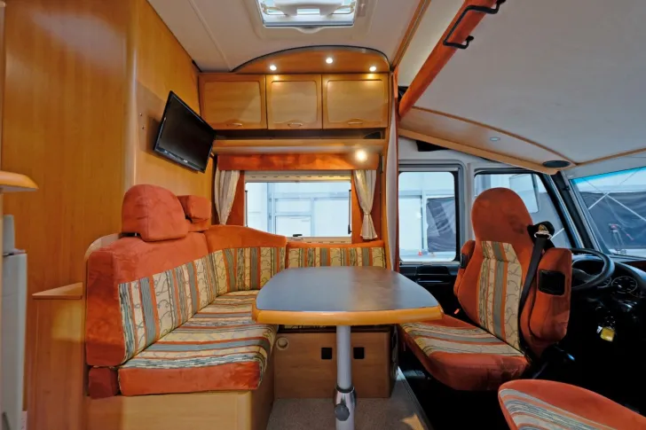 Fahrzeugbild Eura Mobil I 630 HB/Festbett+Hubbett/Klima/Solar/dop.Boden #7