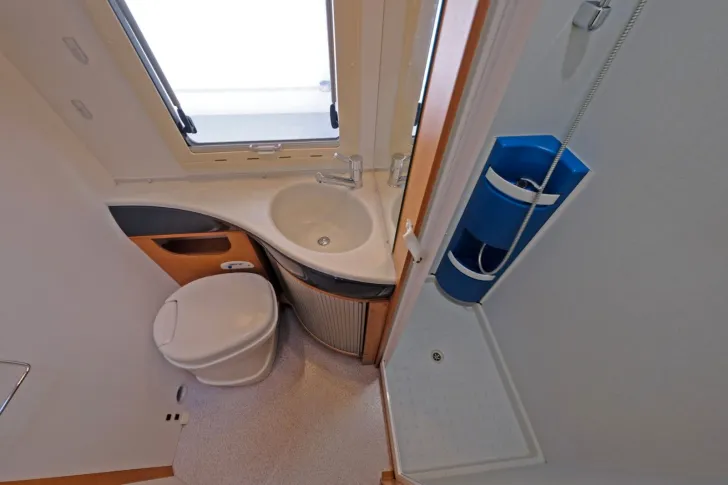 Fahrzeugbild Eura Mobil I 630 HB/Festbett+Hubbett/Klima/Solar/dop.Boden #15