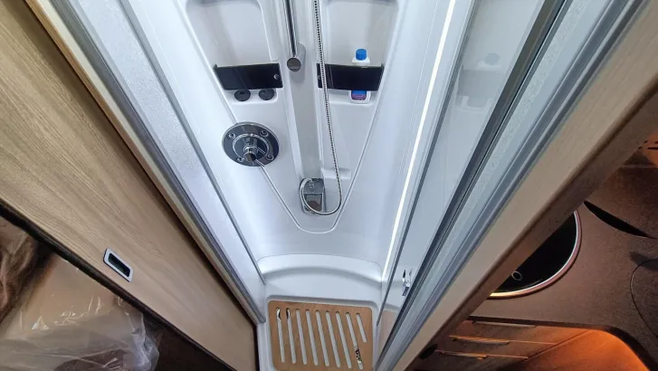 Fahrzeugbild Laika Ecovip L 4009 Sie sparen EUR 25.000,00 #12