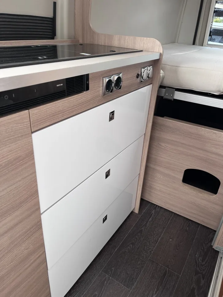 Fahrzeugbild Laika Kosmo 6.4, wie Pössl Roadcruiser B, Markise #17