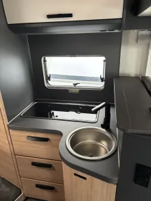 Fahrzeugbild Knaus L!VE WAVE 650 MF Platinum Selection Verfügbar 11/26 #7