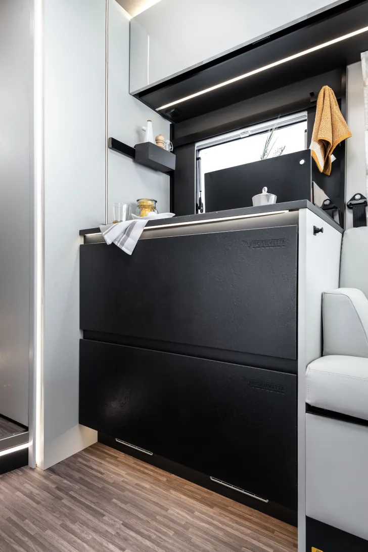 Fahrzeugbild Mobilvetta Kea i86, MJ26 + Standklima + Hubstützenanlage #14