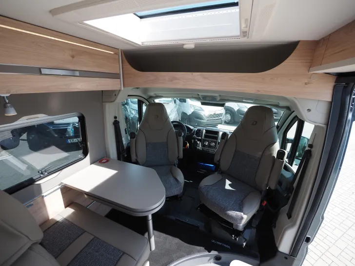 Fahrzeugbild Dethleffs Globetrail 540 DR, Chassis-, Elektro-, Komfortp. #6