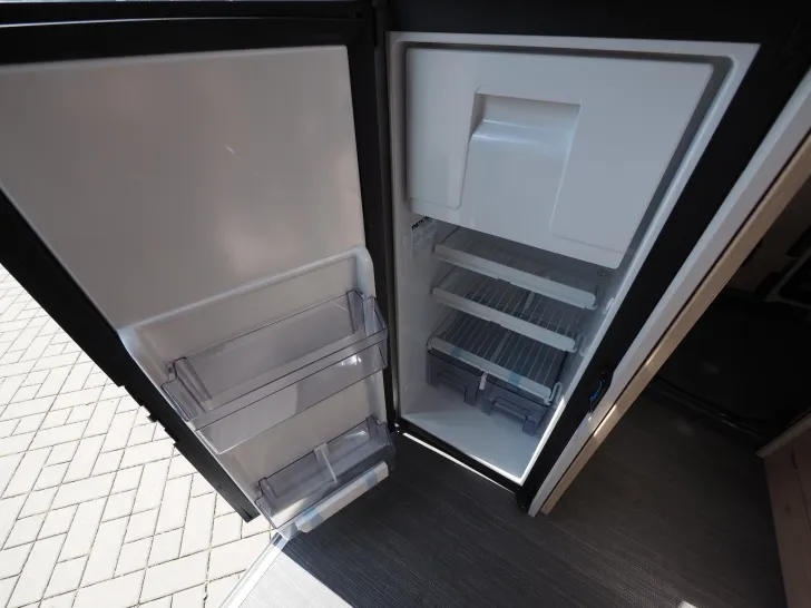 Fahrzeugbild Dethleffs Globetrail 540 DR, Chassis-, Elektro-, Komfortp. #9