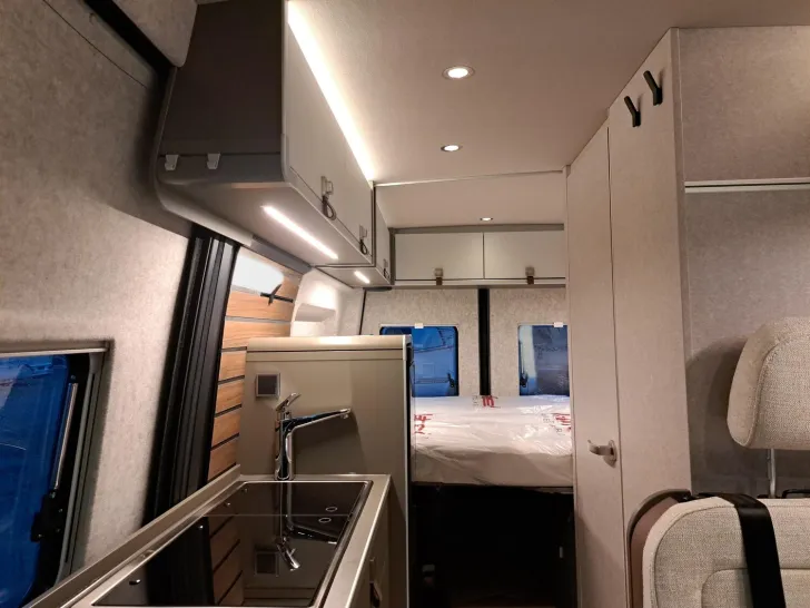 Fahrzeugbild Hymer Grand Canyon S CrossOver 600 Schlafdach, Winterp. #10