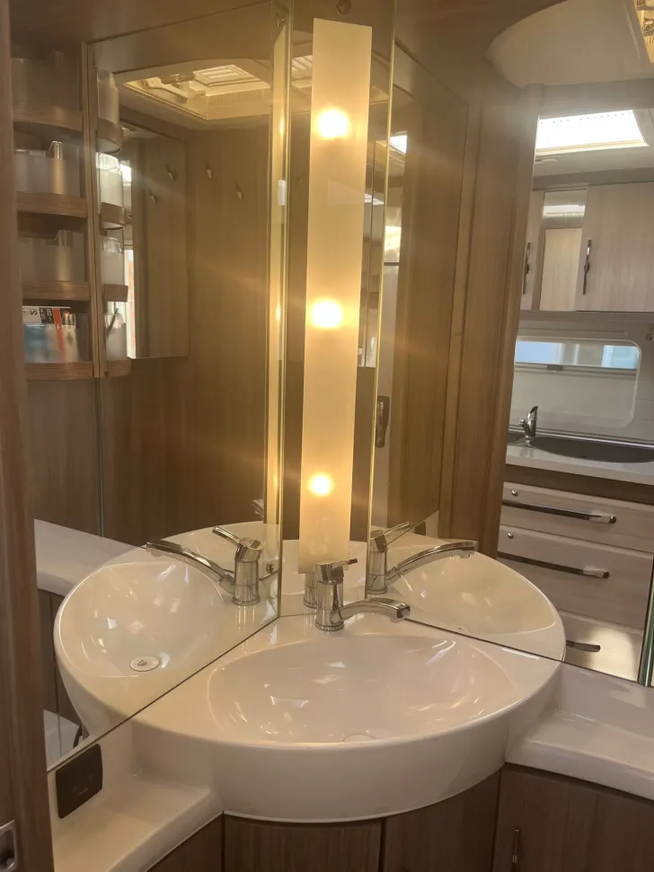 Fahrzeugbild Hobby De Luxe 495 UL #8