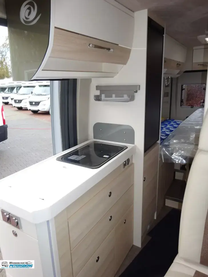 Fahrzeugbild Eura Mobil Van 635 EB Mondial- u. Fahrassistenzpaket #9