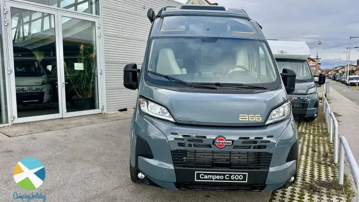 Schräg Hinten Bürstner B66 600 C Rooftop