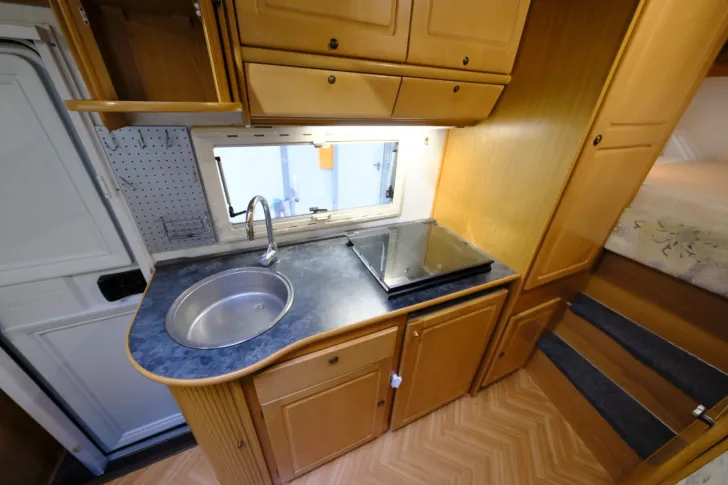 Fahrzeugbild FFB Classic 705 MQ/Festbett+Hubbett/Klima/Solar #12