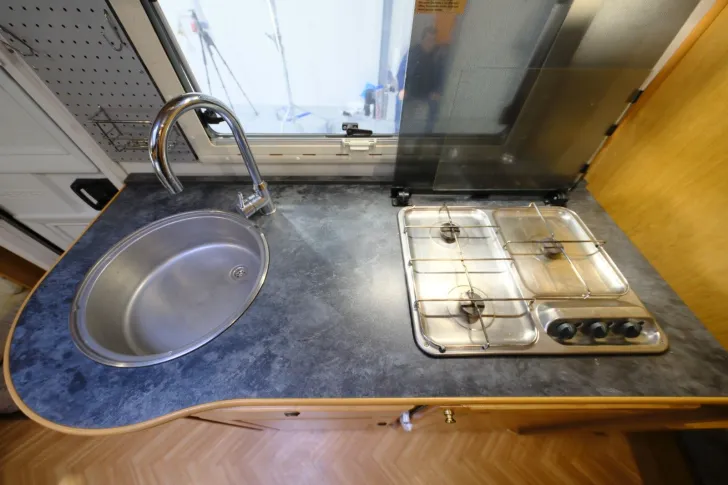 Fahrzeugbild FFB Classic 705 MQ/Festbett+Hubbett/Klima/Solar #13