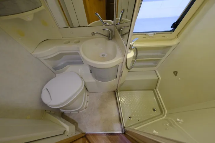 Fahrzeugbild FFB Classic 705 MQ/Festbett+Hubbett/Klima/Solar #14