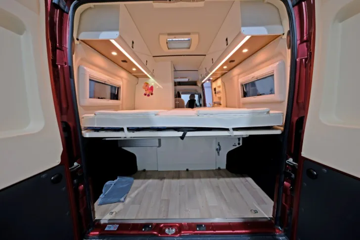 Fahrzeugbild Westfalia Columbus 640 E/Automatik/Einzelbetten/Klima #4