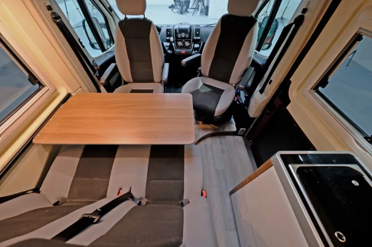 Fahrzeugbild Westfalia Columbus 640 E/Automatik/Einzelbetten/Klima #8