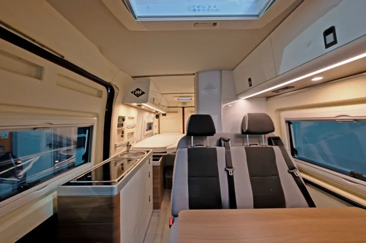 Fahrzeugbild Westfalia Columbus 640 E/Automatik/Einzelbetten/Klima #10