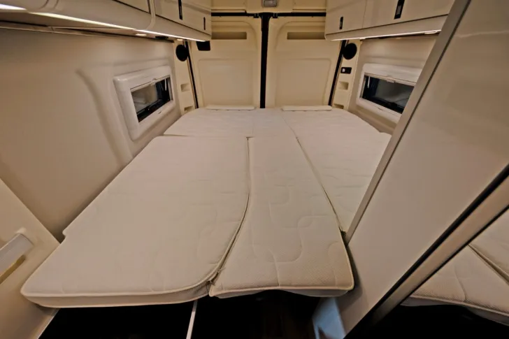 Fahrzeugbild Westfalia Columbus 640 E/Automatik/Einzelbetten/Klima #11