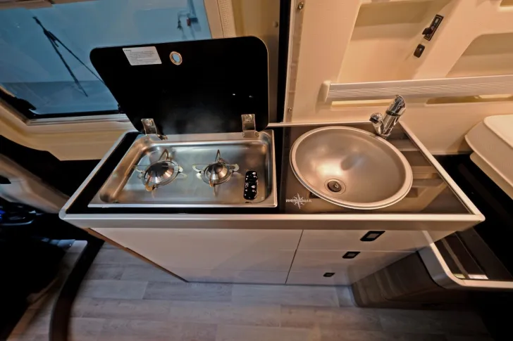 Fahrzeugbild Westfalia Columbus 640 E/Automatik/Einzelbetten/Klima #12