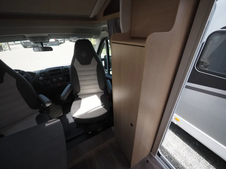 Fahrzeugbild Sunlight V 60 Adventure Edition, Markise, Verdunkelung #6