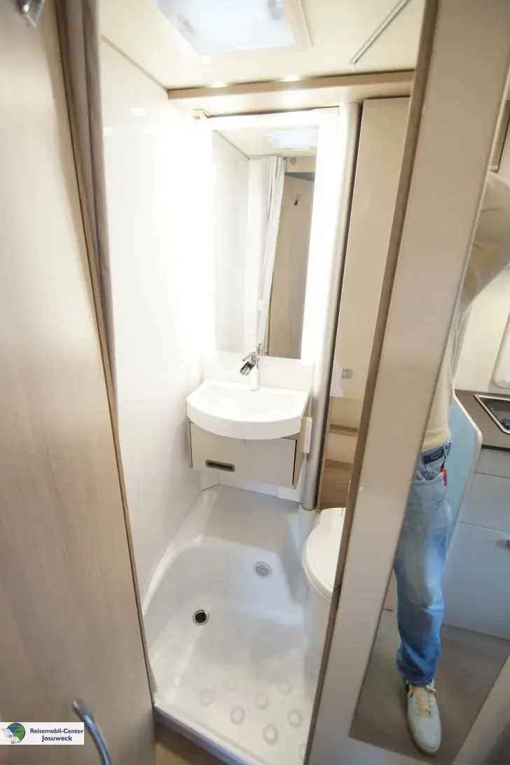 Fahrzeugbild Bürstner Lineo T 700 AUTOMATIK #10