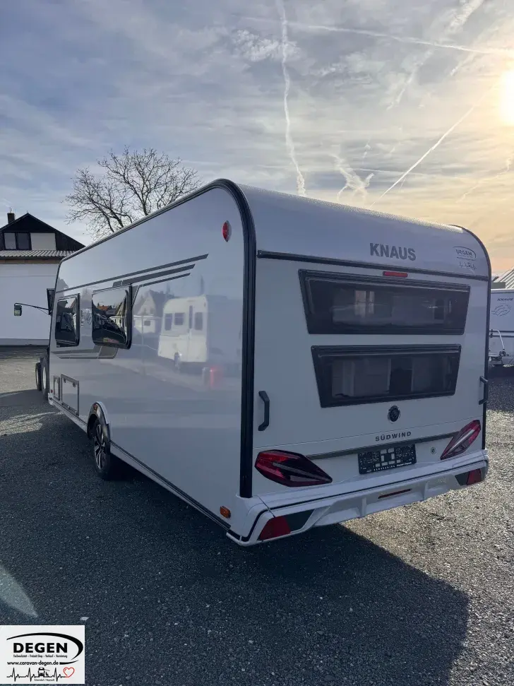 Fahrzeugbild Knaus Südwind 540 FDK Black Selection Mobilanlage 12V, Garagentüre #4