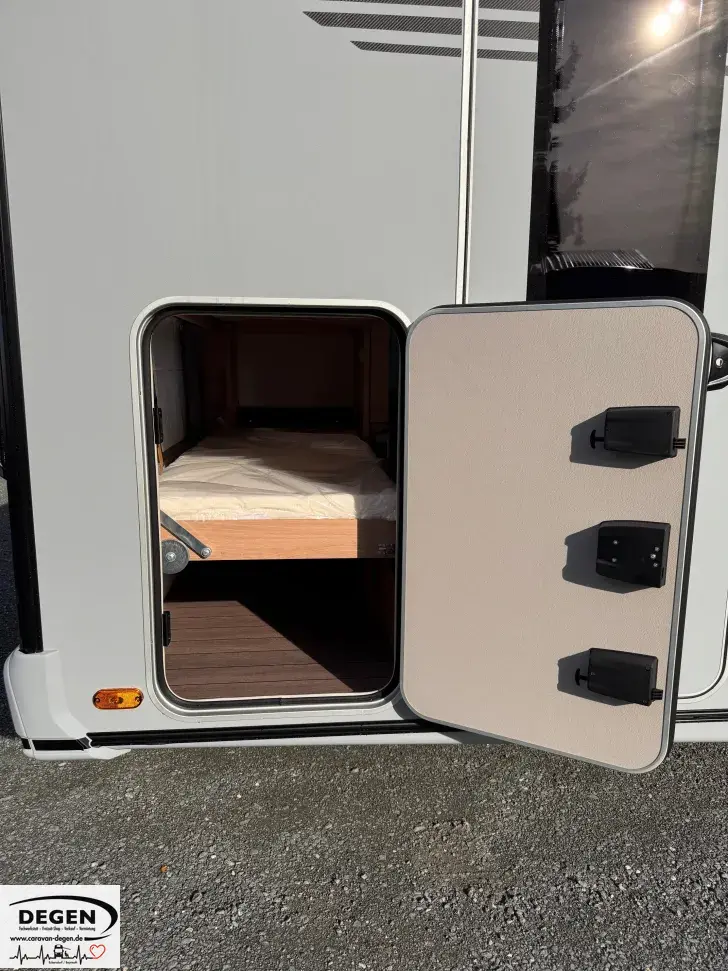Fahrzeugbild Knaus Südwind 540 FDK Black Selection Mobilanlage 12V, Garagentüre #6