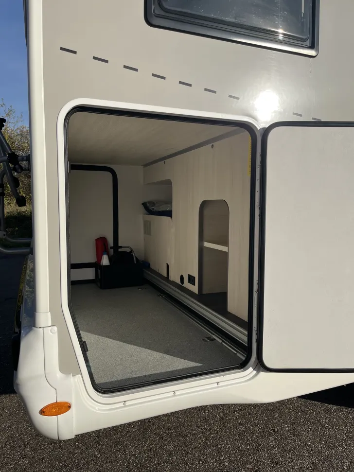 Fahrzeugbild Challenger Teilintegriert 337GA Graphite Ultimate #3